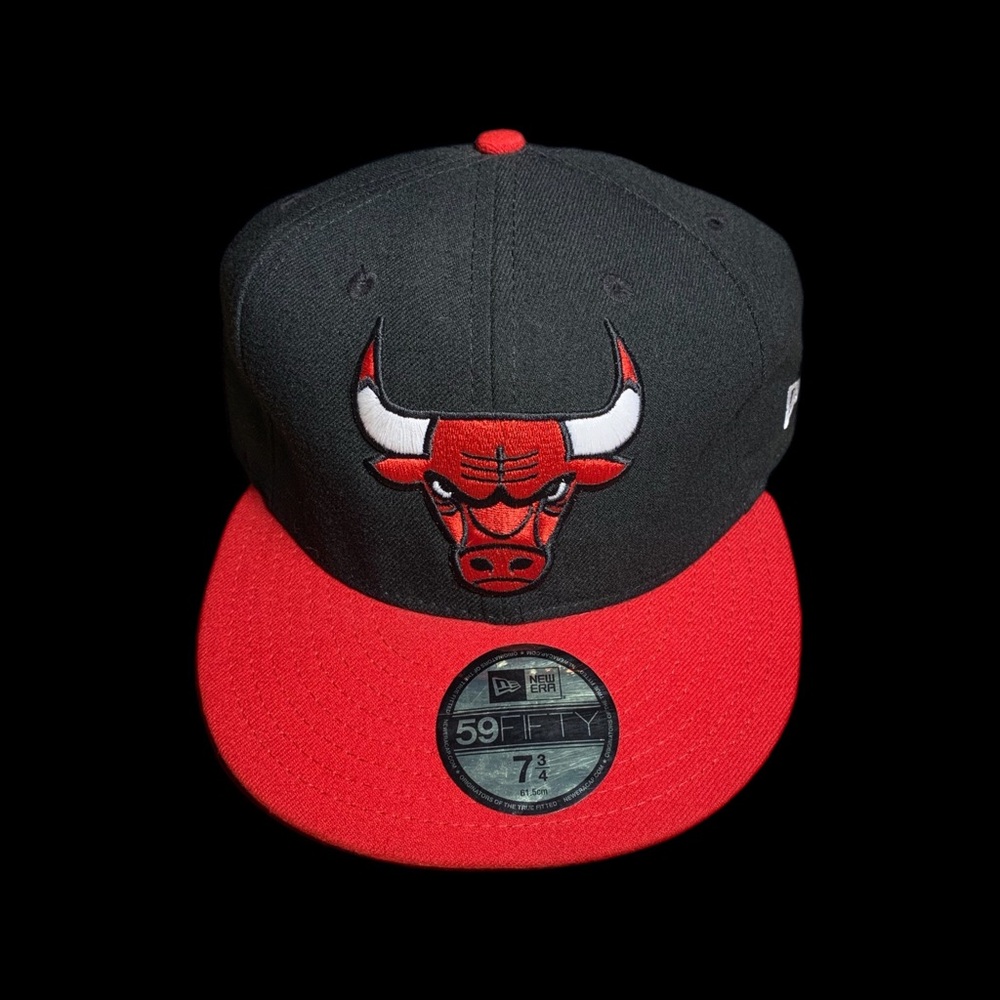 New Era Chicago Bulls Fitted Cap - Black & Red